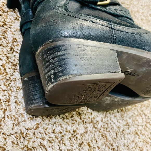 Stylish A828 Ugg Women's Size 7 Black Booties - Elevate Your Fashion - Picture 4 of 10